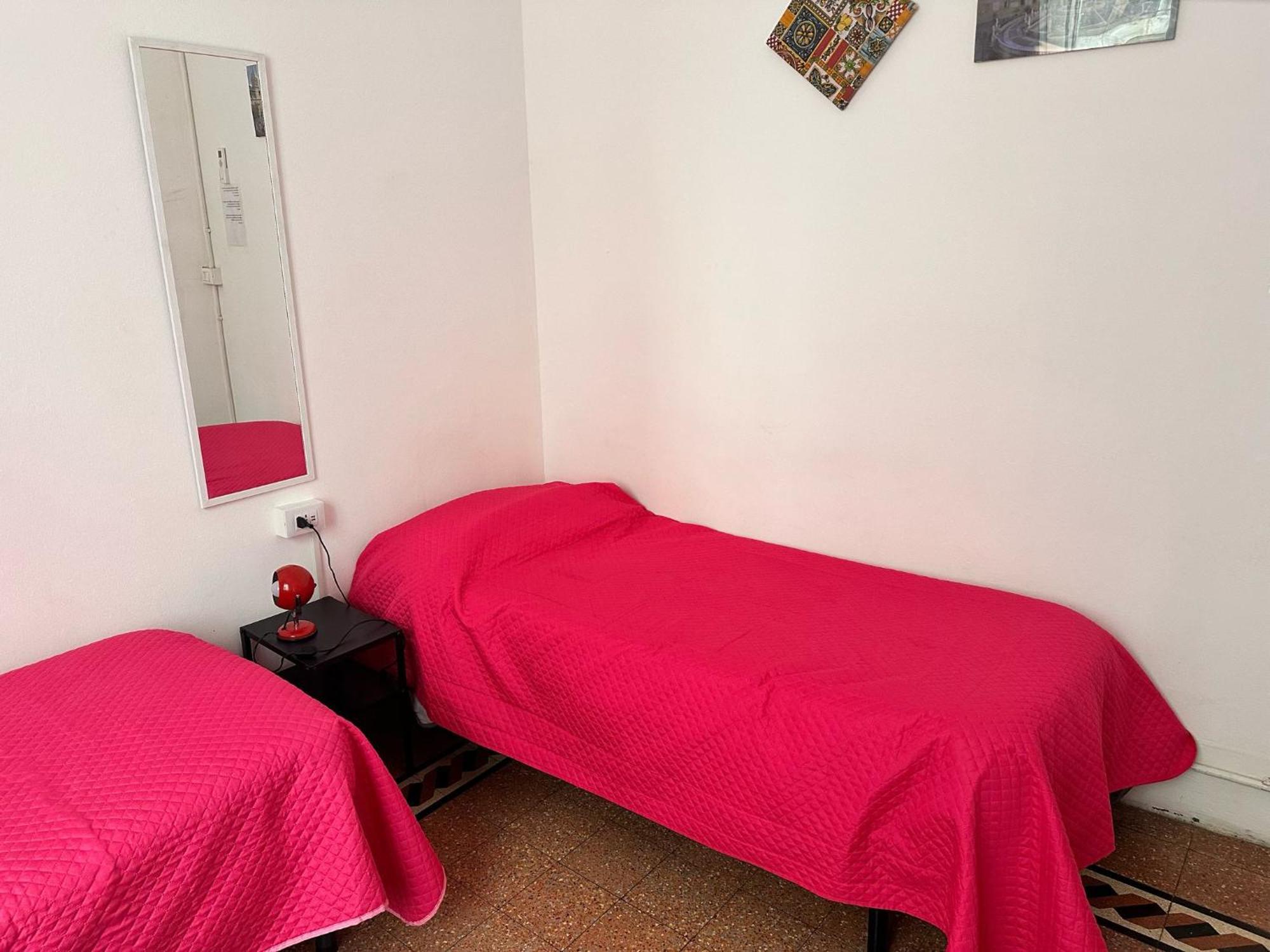 Via Zara Hostel Palermo Bagian luar foto